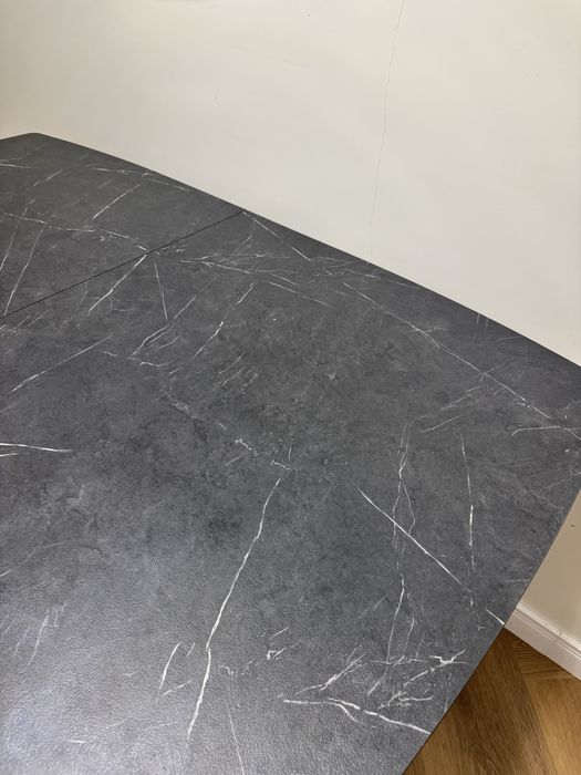 Стол в отличном состоянии