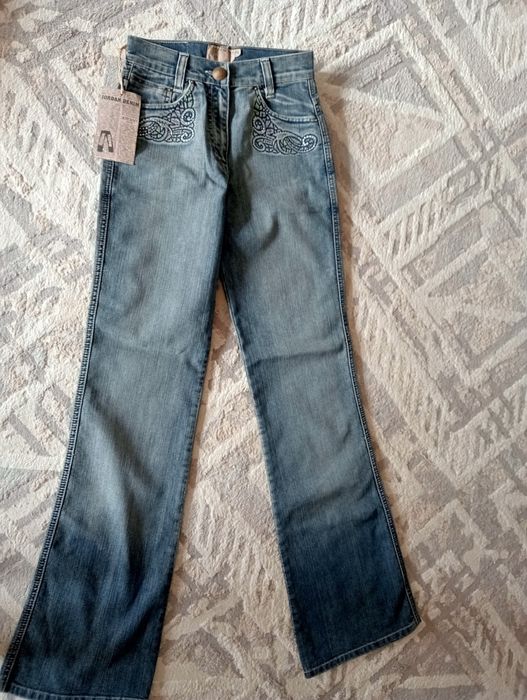 Продам джинсовые брюки для девочек, маленький размер