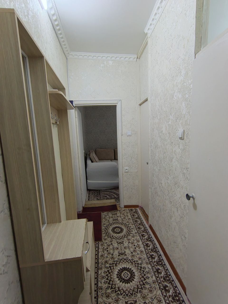 Mirzo Ulugbek metro 2/4/4 balkon 1,5x3 kvartira sotiladi