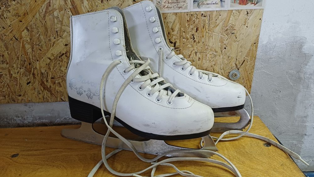 Продам коньки. Размер 37.