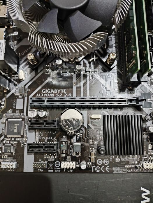 Мат.плата на сокете 1151 с озу 8gb и проц. Pentium G5420 gold 3.80 (