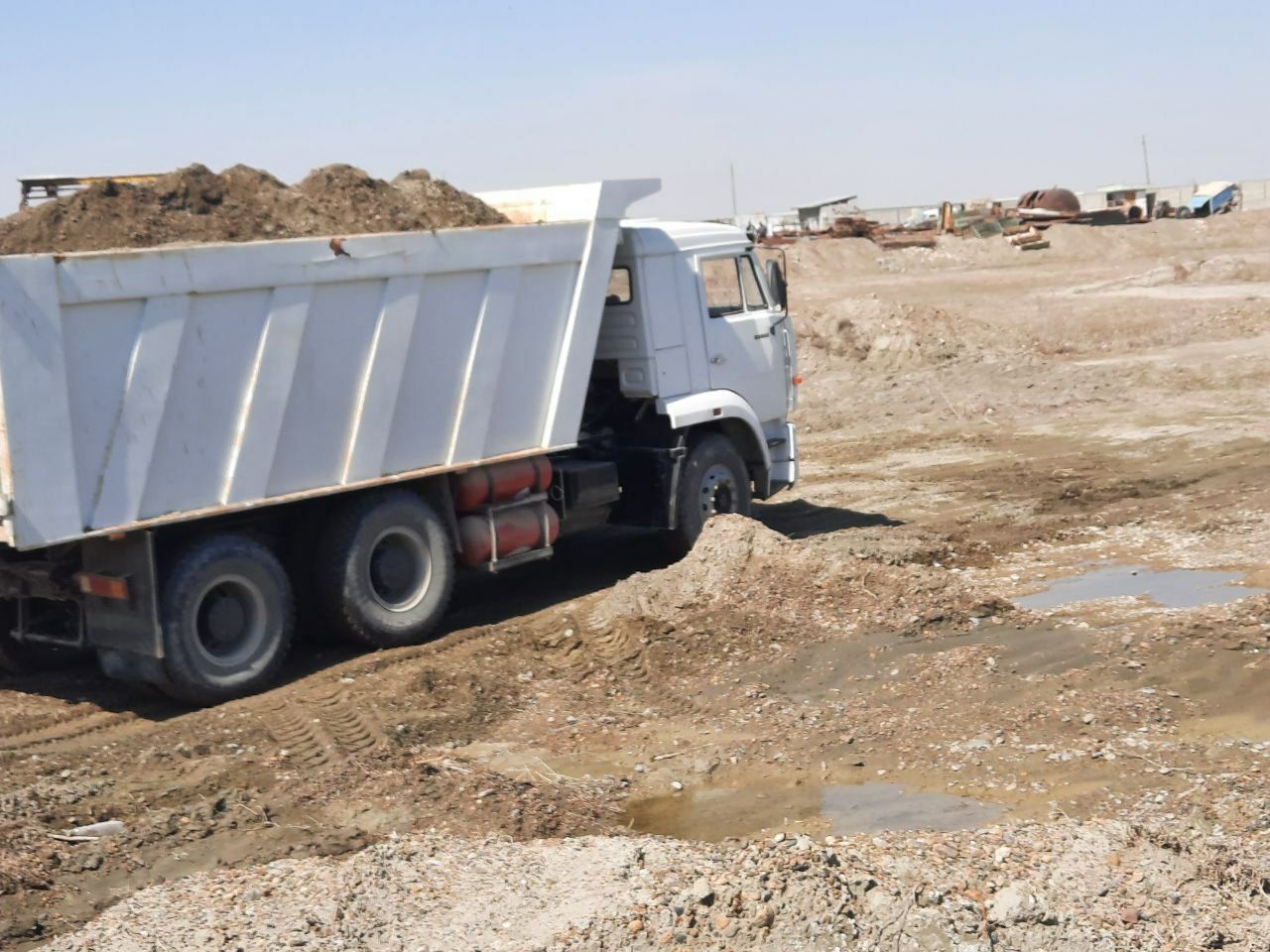 KAMAZ 6520 yevro 3 sotiladi.