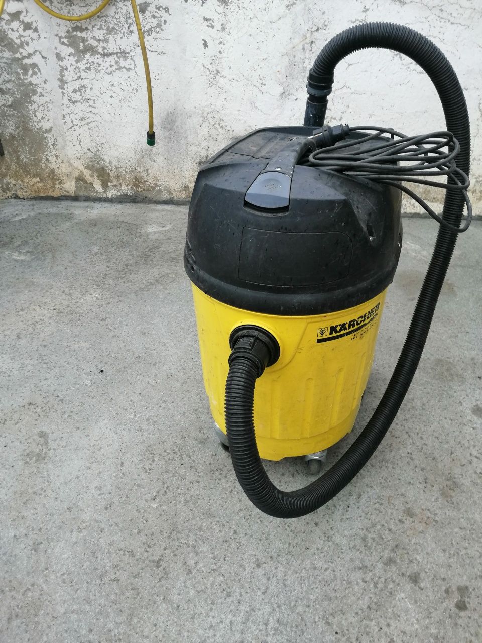 Прахосмукачка karcher 561 eco