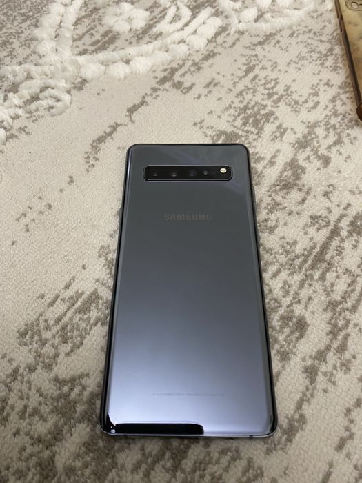 Продам Samsung s10+