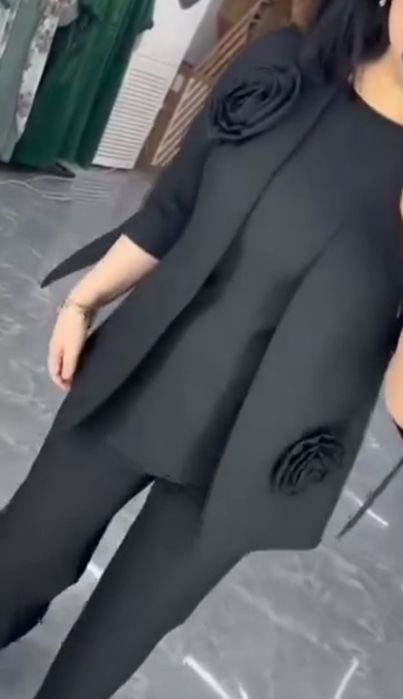 Тройка . Черная: брюки , пиджаг, кофта. Красная тройка : Пиджаг, майка