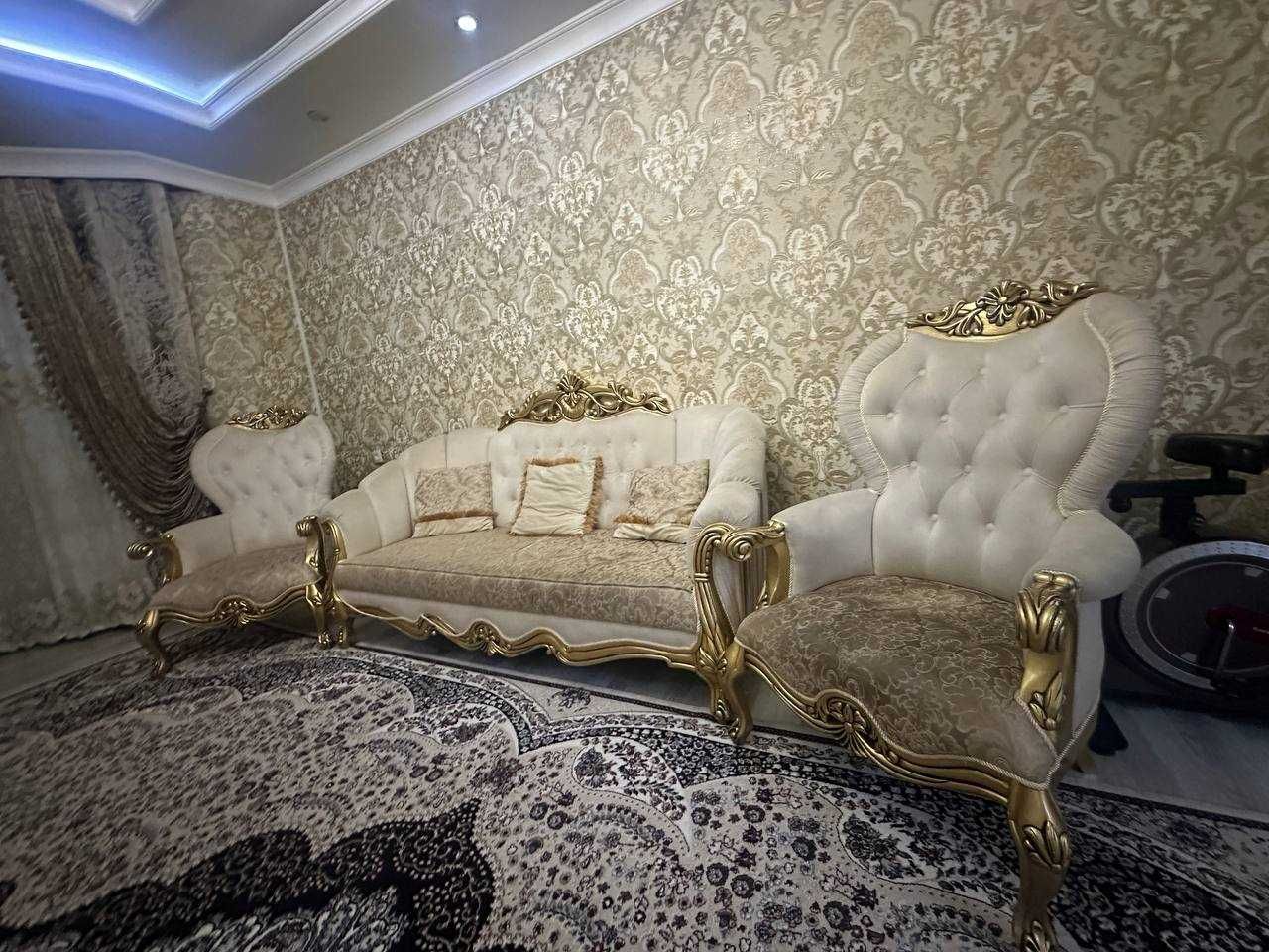 Divan dlya gostinoy
