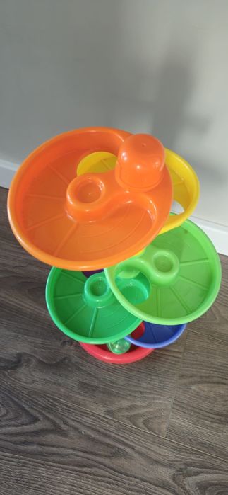 Детска играчка с топки