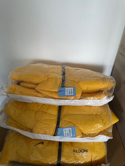 Vând geci Nike de calitate