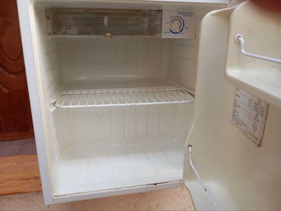 холодильник мини бар  SAMSUNG   б/у