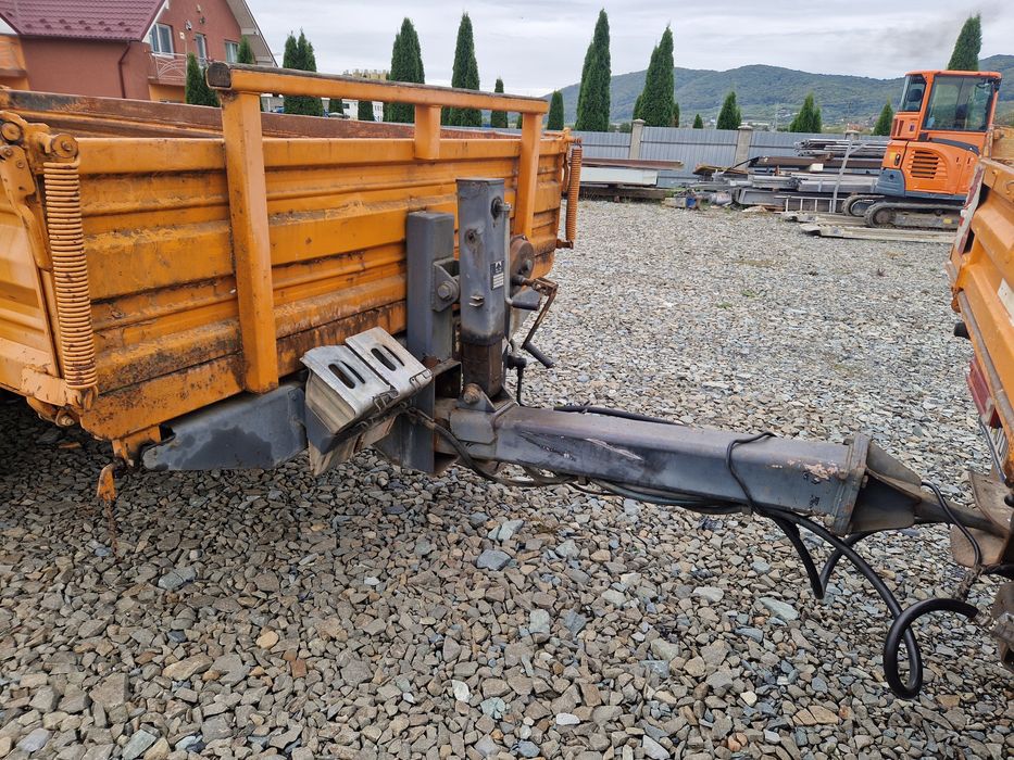 Remorca tandem basculabila