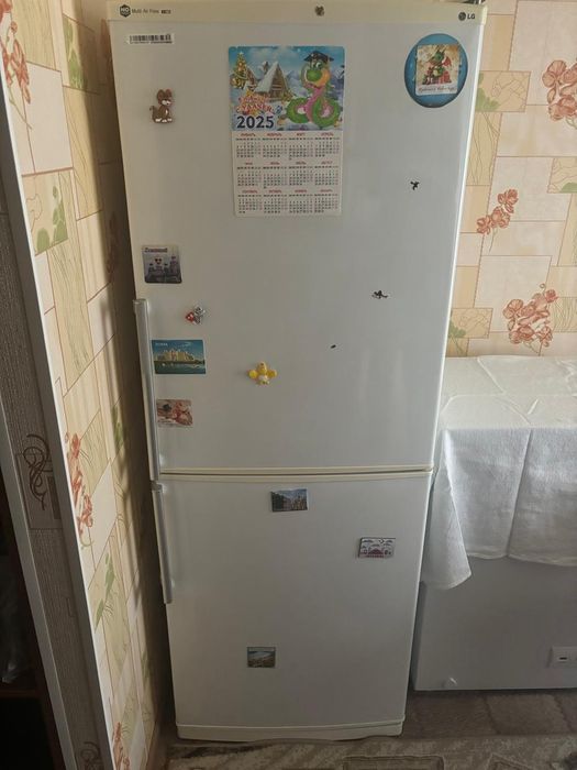 Продам Холодильник LG