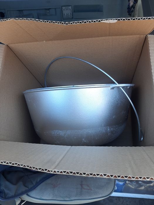 Ceaun sluminiu nov cu capac..