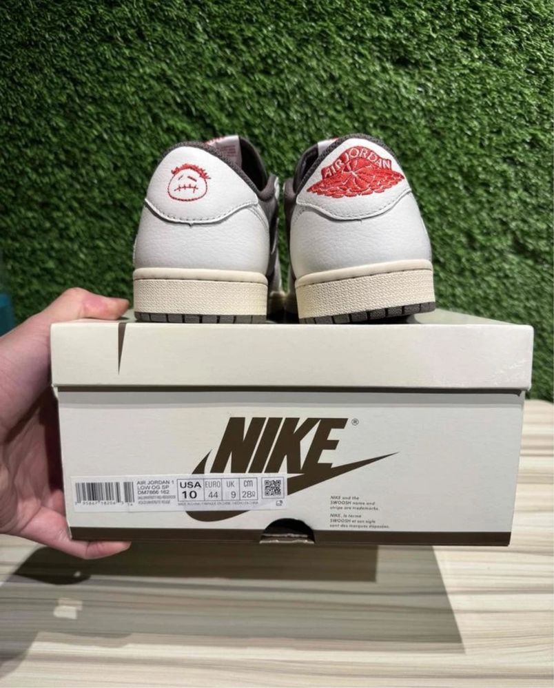 Adidasi Travis Scott Reverse Mocha