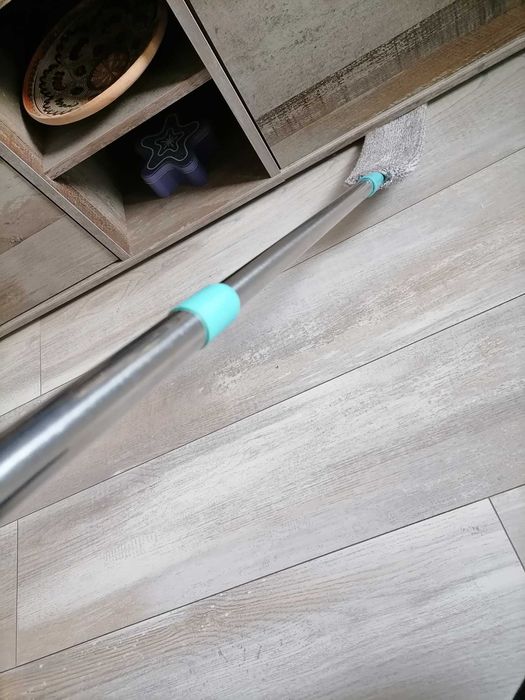 Mop pentru praf subtire ideal pentru spatii inguste
