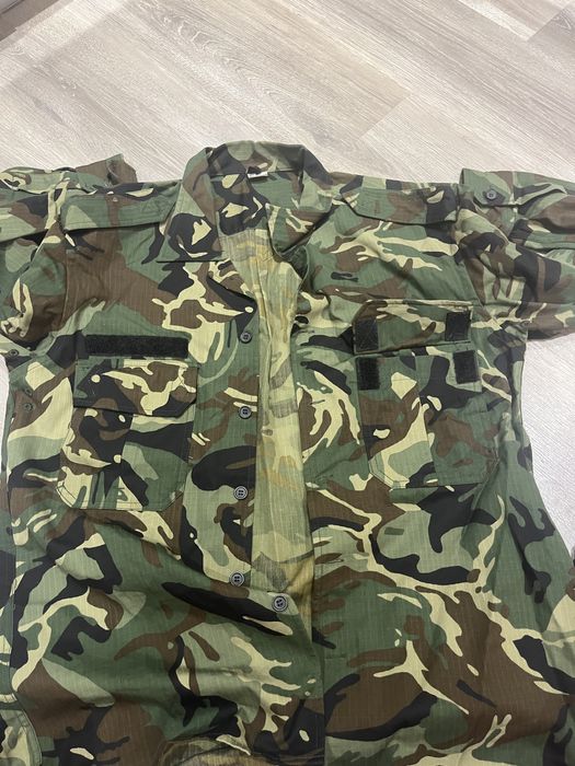 Продавам камуфлажни дрехи