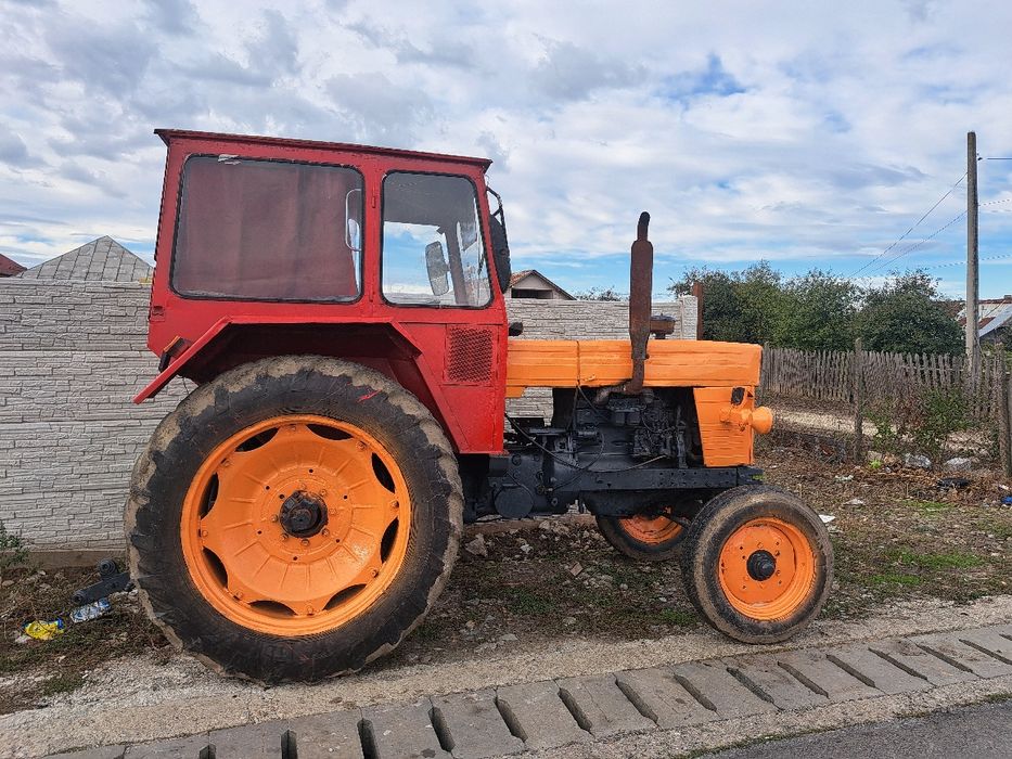 Vând Tractor u650