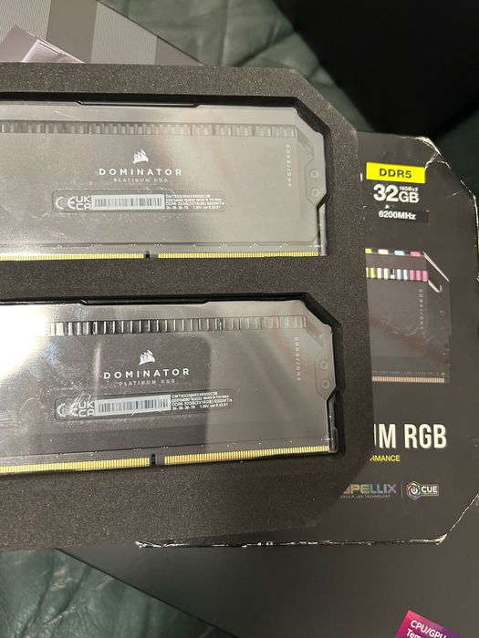 Kit Memorie Corsair Dominator Platinum RGB,32GB, DDR5-6200MHz- nou
