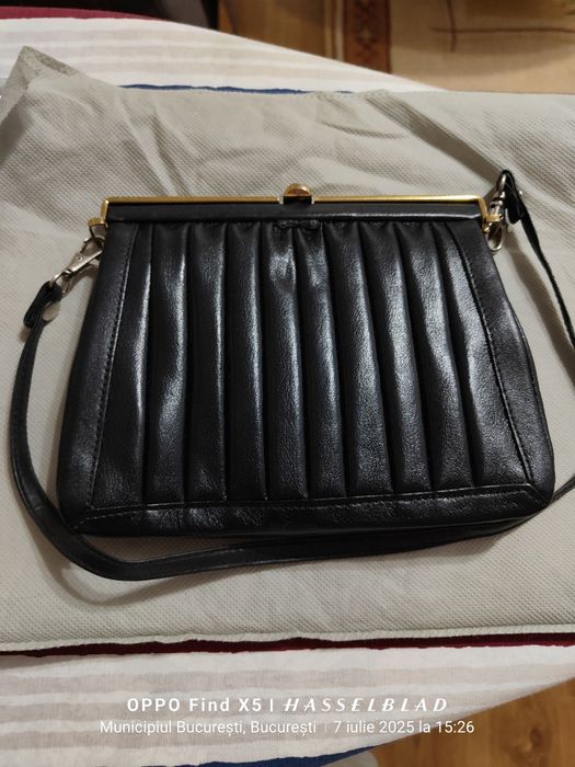 Vând genti din piele naturala.