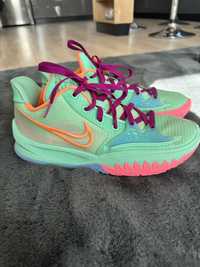 Kyrie 4 low ,,Keep Sue Fresh’’