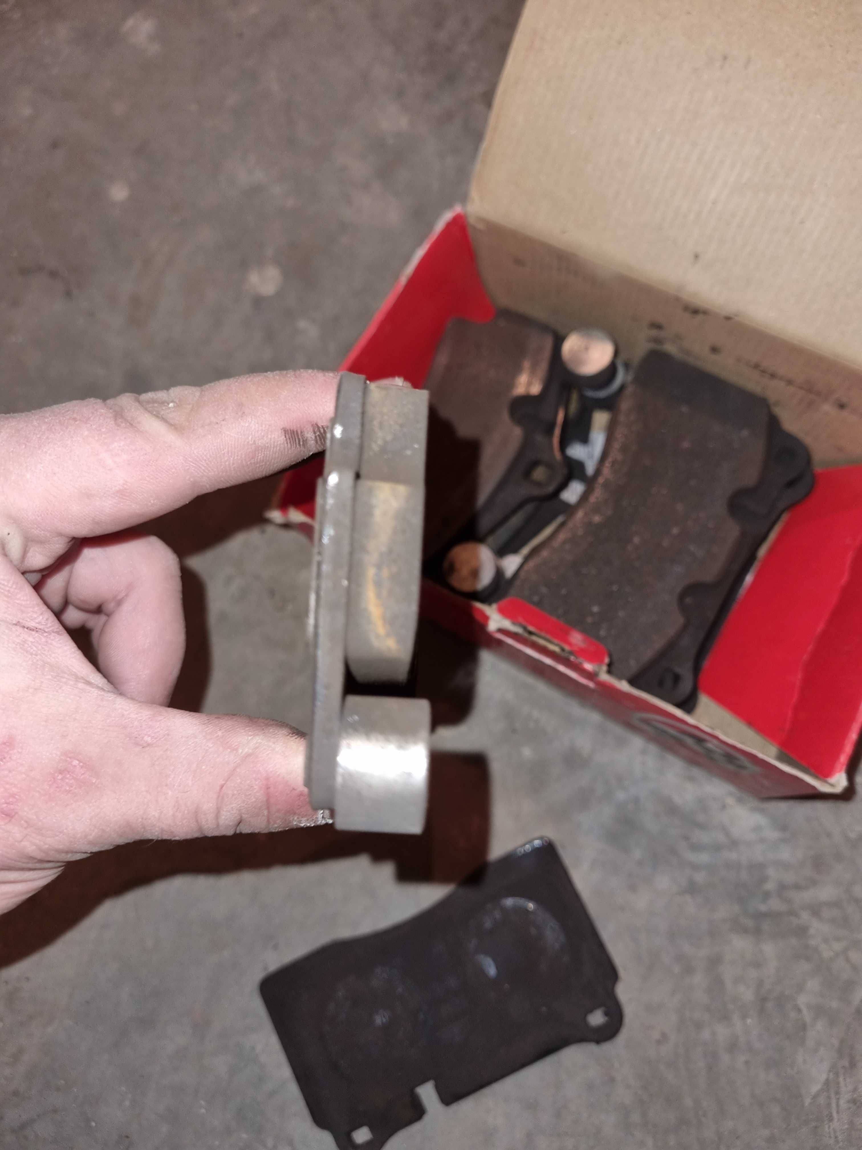 Комплект 4 бутални апарати Brembo с накладки за  Q7, Тouareg, Сayenne