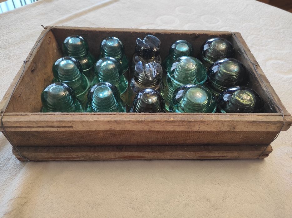 Izolatori vechi din sticla