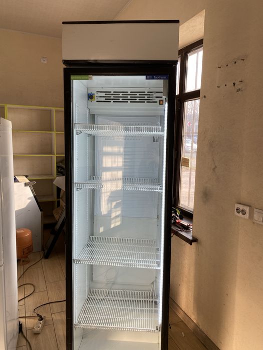 Витринный холодильник