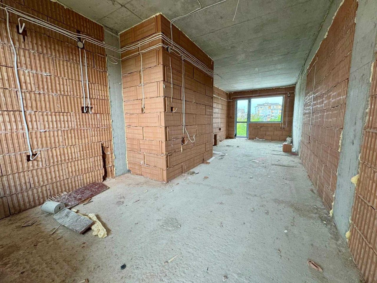 Продава се Тристаен апартамент в Велико Търново, Бузлуджа - 100 кв.м за 1185 €/кв.м - Снимка #1