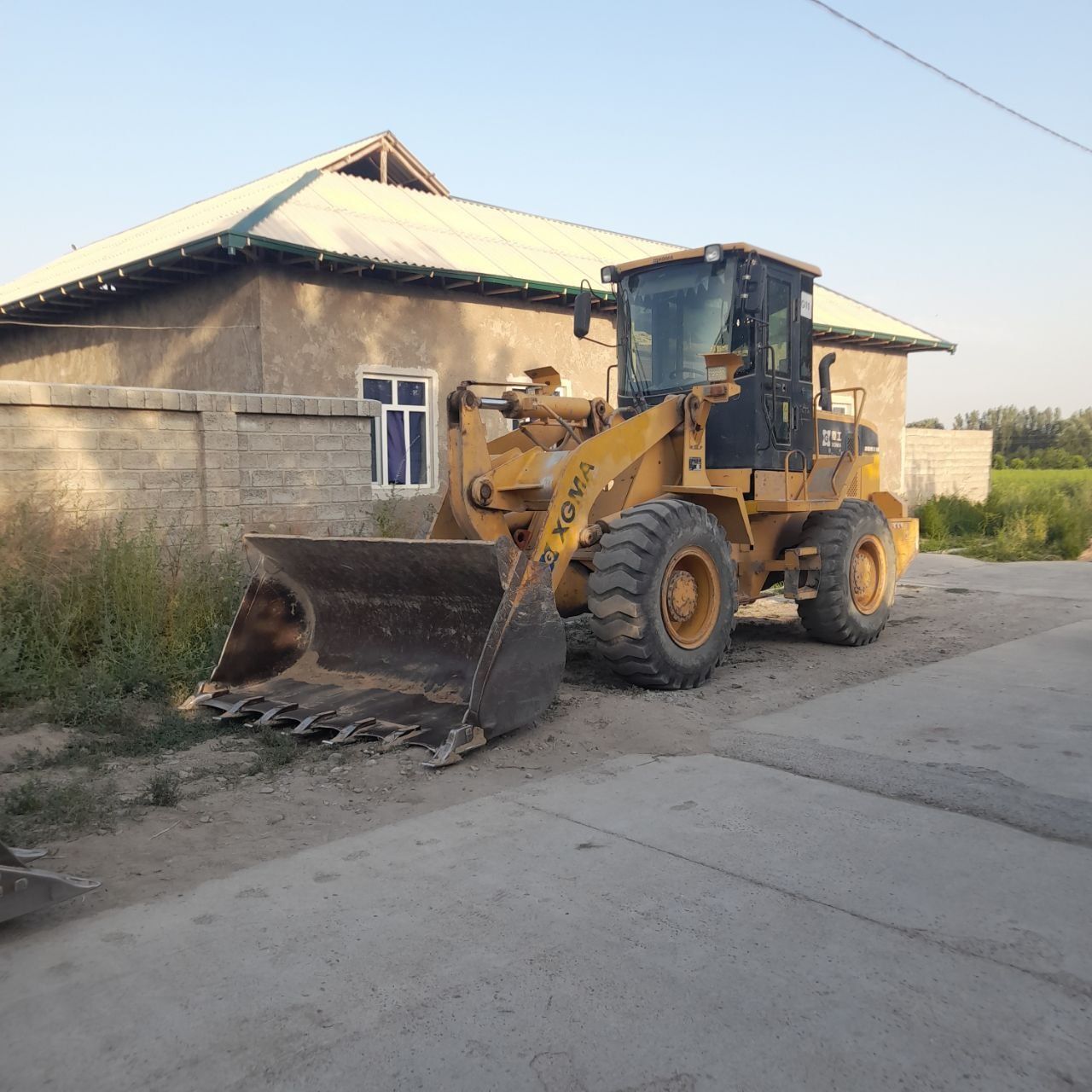 Фронтальная погрузчик  1.8 куб