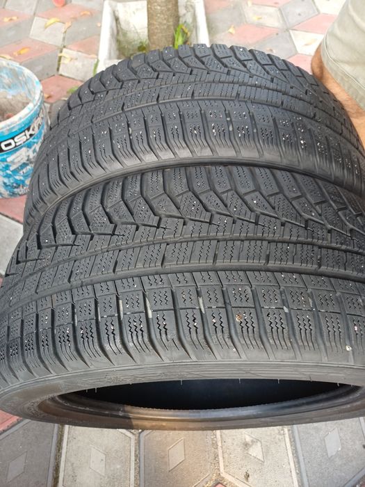 Vand 2 anvelope de iarna 215 50 r17 HANKOOK foarte bune