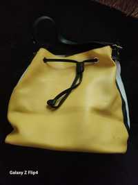 Жълта  дамска чанта