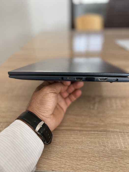 Asus Vivobook X1504VAdasturlash, dizayn, aI uchun ideal