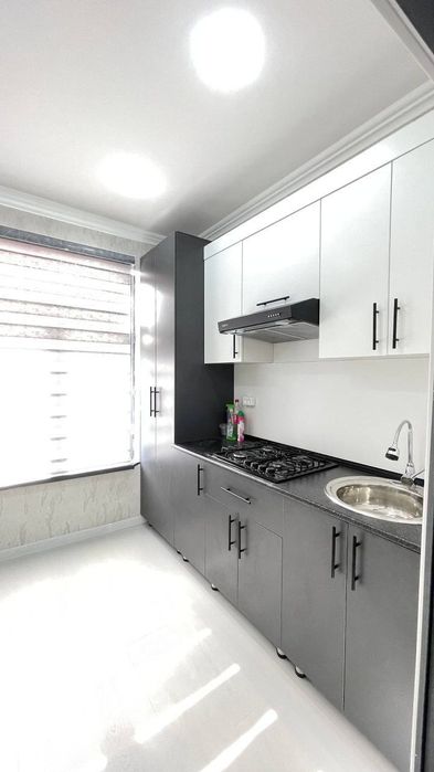 Dinamo bozorcha tomonda 2 xonalik uy sotiladi