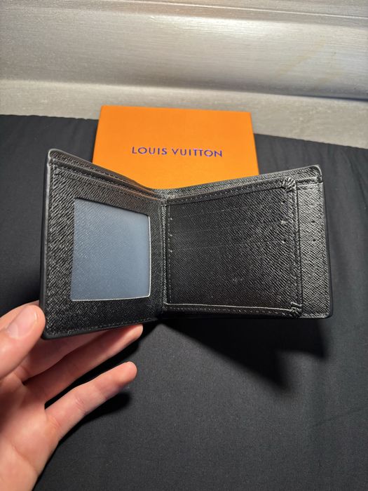 Louis Vuitton портфейли