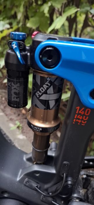 Bicicletă electrica carbon Cube acționteam 2023