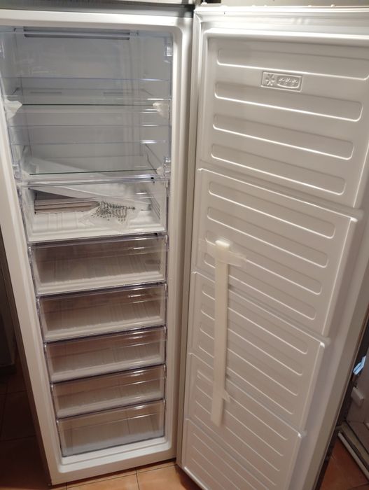 Congelator Beko 8 seltare