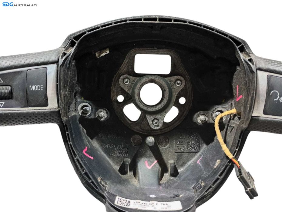 Volan din Piele 3 Spite cu Comenzi Audi A3 8P 2008 - 2013 Cod 8R0419091F [LC0870]