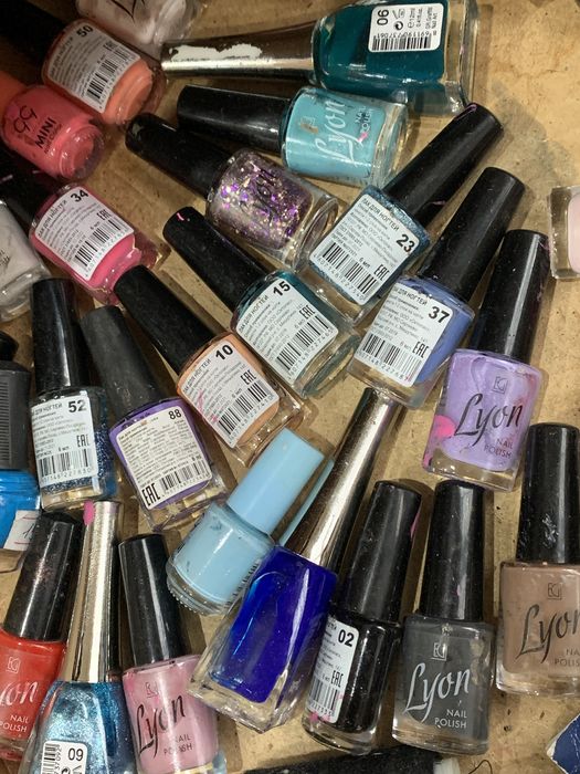 Продам обычные лаки для ногтей