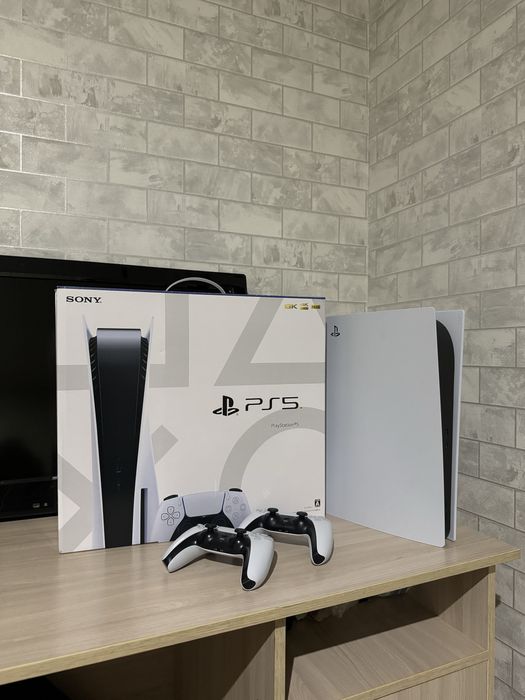 Playstation 5. 2 джойстика