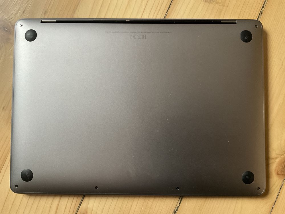 Mac book pro 13” 2020 1,4 GHz intel i5, 3 thunderbolt