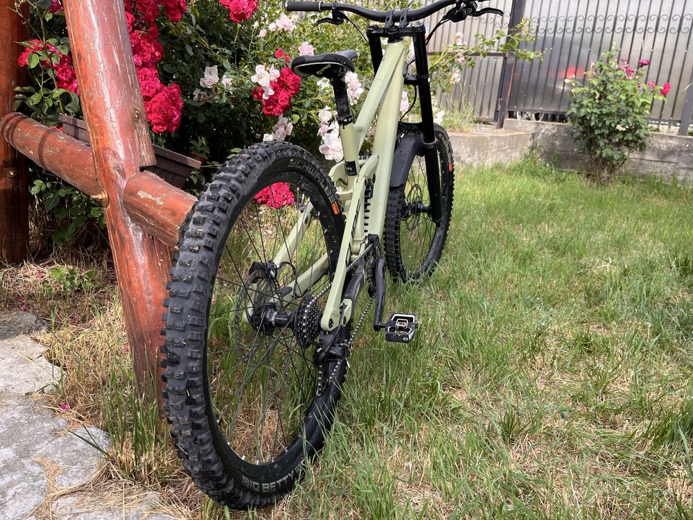 Bicicleta Downhill Cube Two15 Race 27.5 (2024)