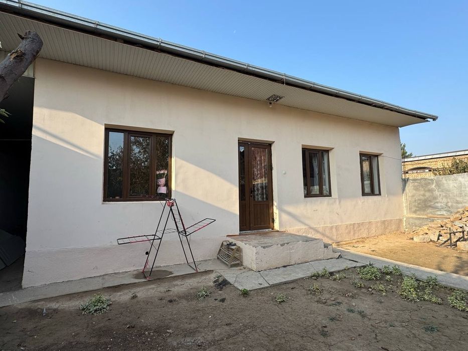 ДОРМОНДА ховли сотилади янги хает кучасида 24 автобус охир. 35.000