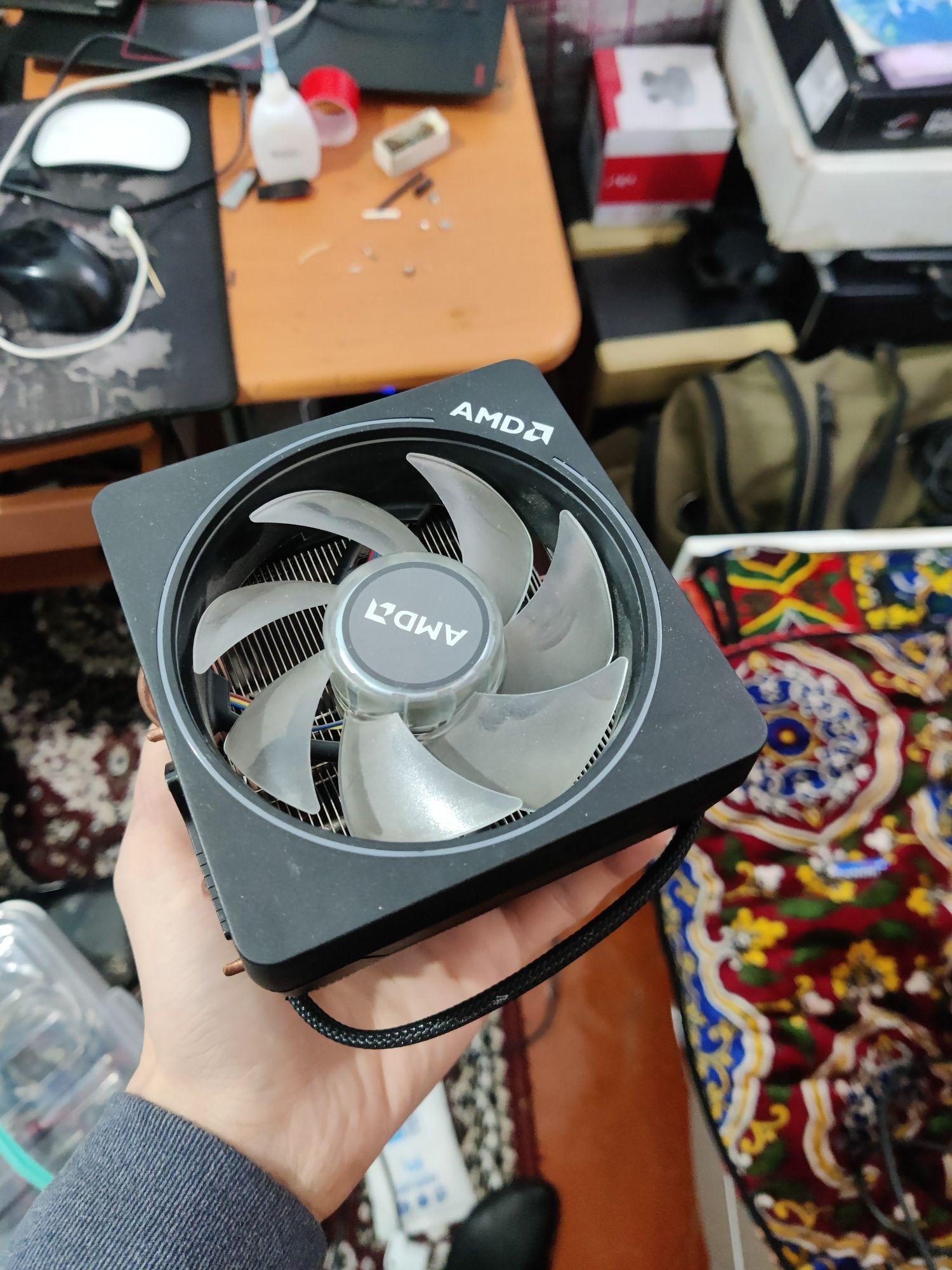 Боксовый кулер от AMD - Wraith Prism RGB