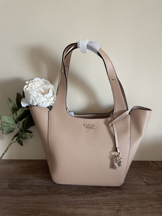 Дамска чанта Guess