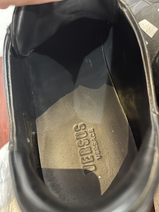 Versace versus кожени обувки