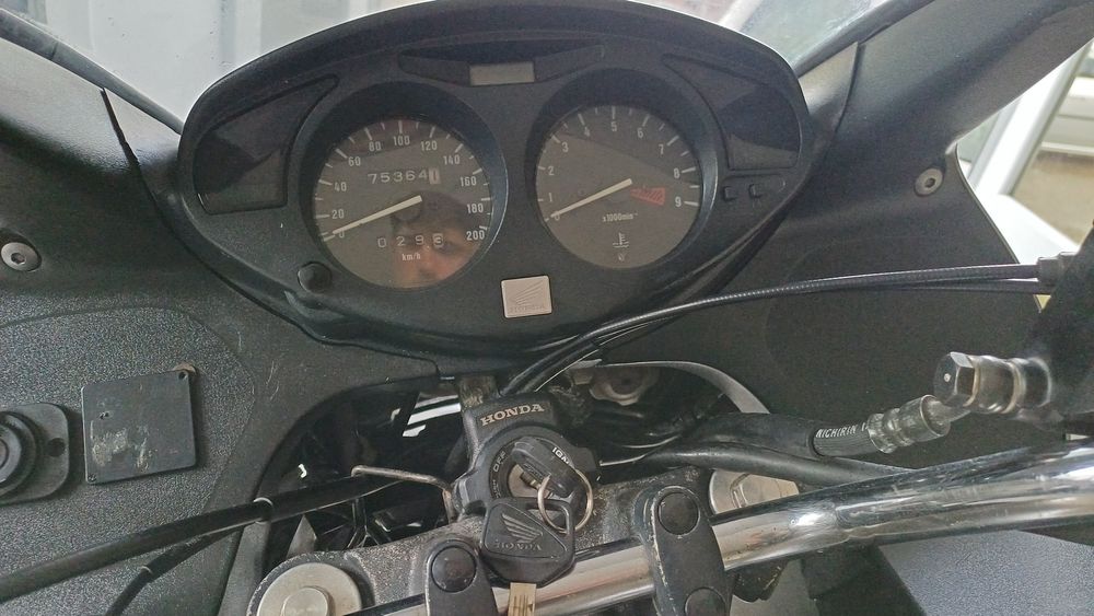 Honda Deauville 650 vând sau schimb cu mașini de Anglia