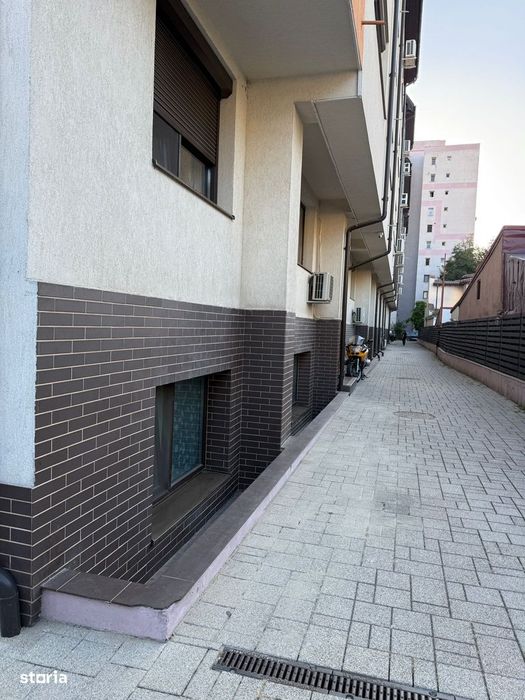 Apartament 3 camere 2 bai -Metrou Piata Muncii 10 minute-Curte proprie