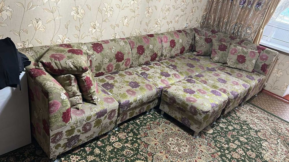 Продается диван в нормальном состояний