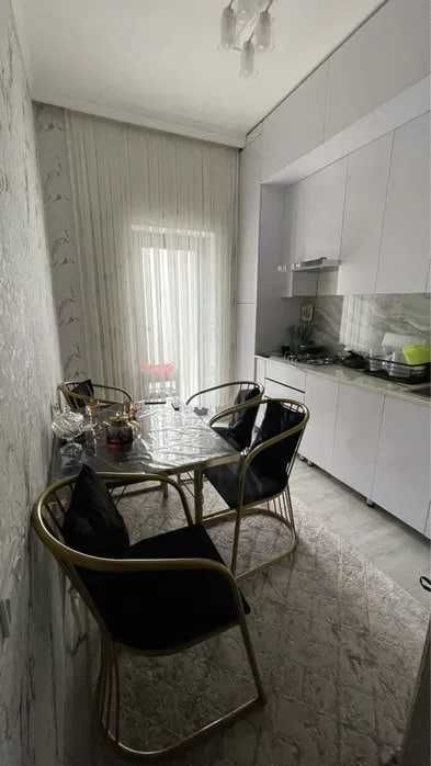 Срочно продается квартира 3/1/4 в сергели грен хаус 80 кв,м 83000$
