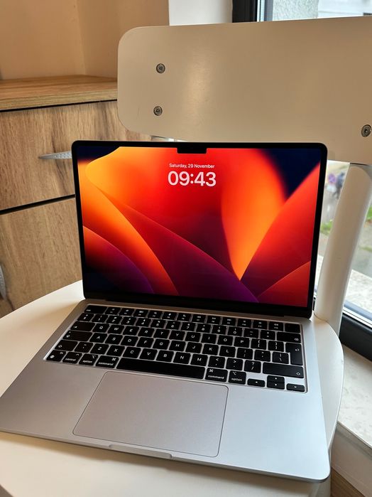 Macbook Air M2, 256/8 gb в перфектно състояние
