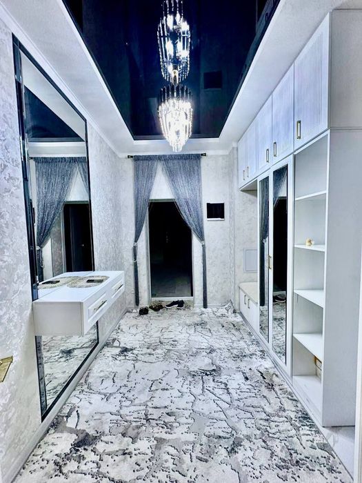 Chilonzor Novza metro oldida